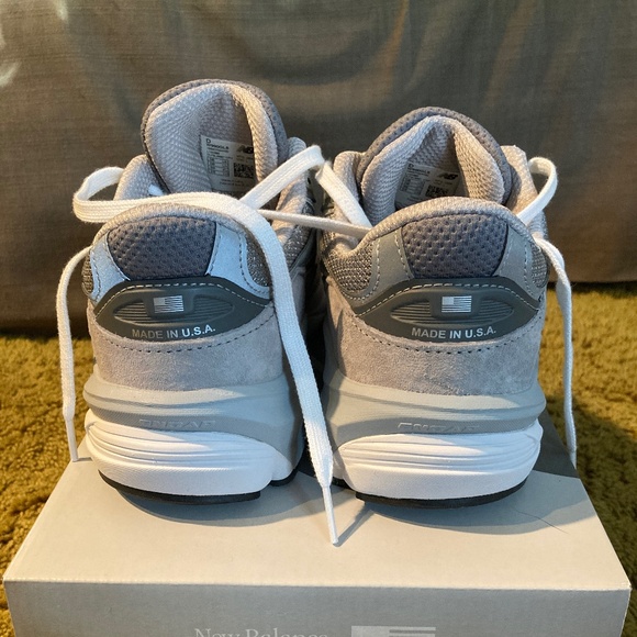 [NEVER WORN] New Balance 990 v6 Women’s 8 D - Picture 3 of 5